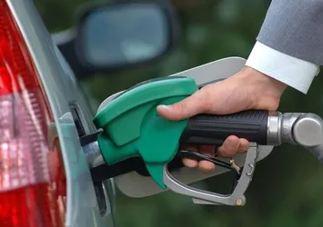 Benzin ve motorinde indirim! İşte yeni fiyatlar