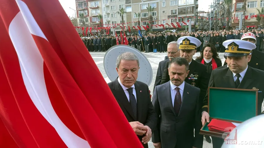 Çanakkale Zaferi'nin 108. yıl dönümü! "Çanakkale geçilmez" yazılı altın madalya Türk bayrağına takıldı 11