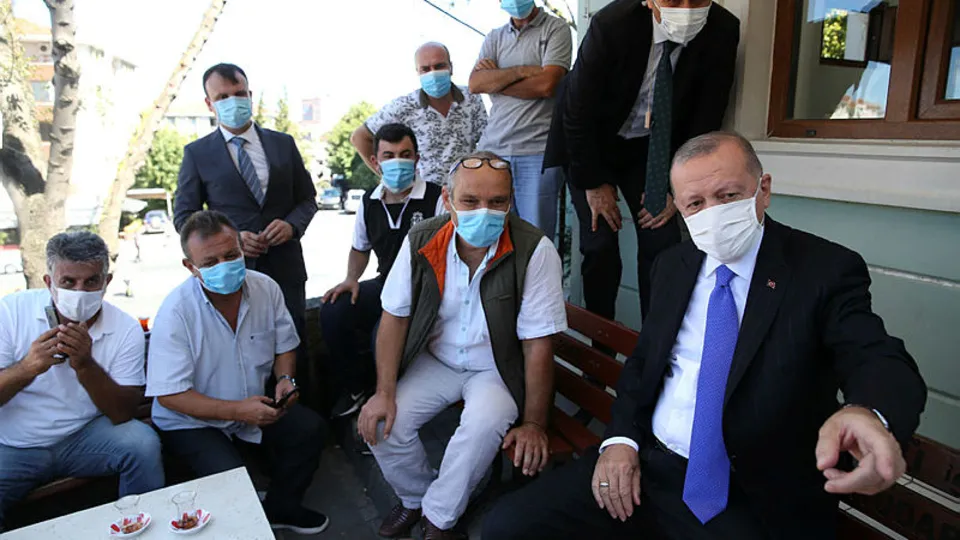 Başkan Erdoğan'dan cuma çıkışı taksi durağına sürpriz ziyaret