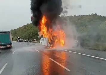 Bursa'da yolcu otobüsü alevlere teslim oldu