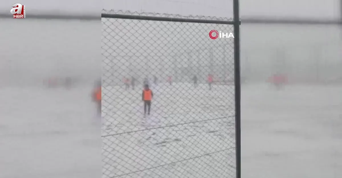 Adana’da yüksek kesimlerde kar yağışı!