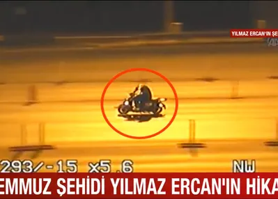 Motosikletini tankların üzerine sürdü