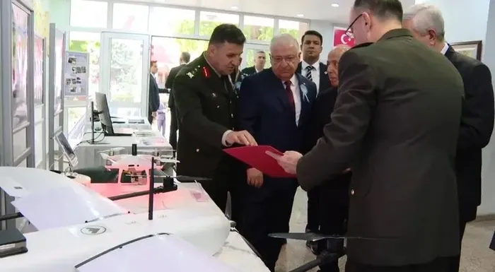 milli-savunma-bakani-yasar-guler-harita-genel-mudurlugunun-129uncu-kurulus-yil-donumunde-konustu-1714752868898.jpeg Millî Savunma Bakanı Yaşar Güler Harita Genel Müdürlüğünün 129’uncu Kuruluş Yıl Dönümünde konuştu - 3