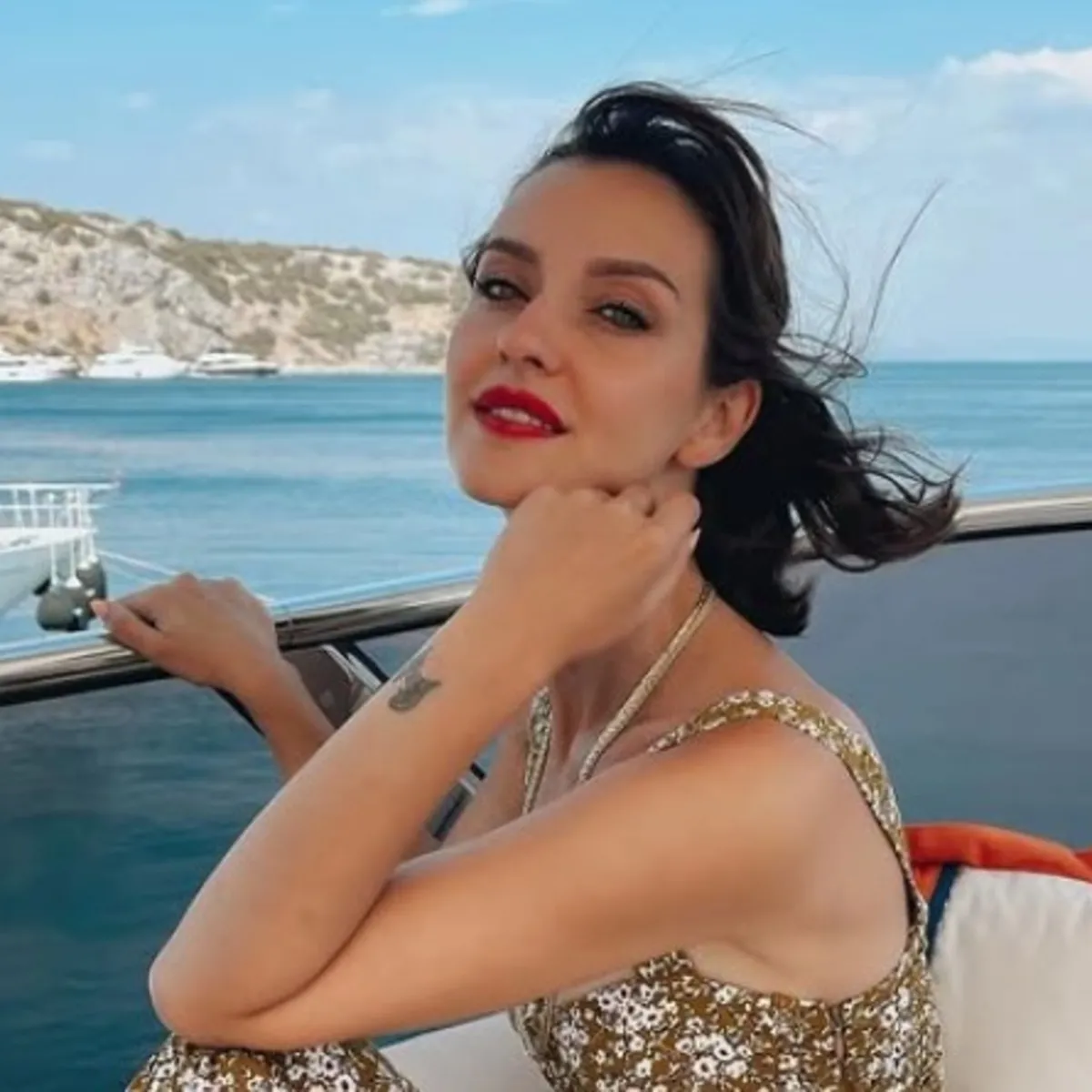 Tek celsede boşanan İrem Helvacıoğlu'ndan mutluluk pozları