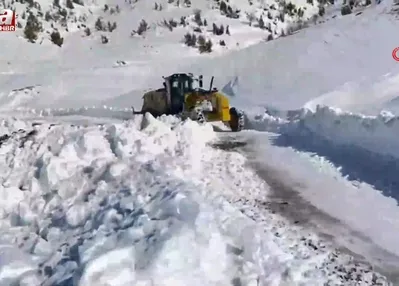 Siirt’te çığ düşen yol temizlendi