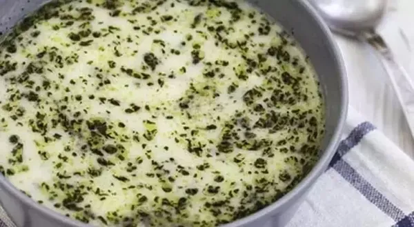 Kış aylarının vazgeçilmez lezzeti! 25 dakikada pişen pratik yoğurt çorbası tarifi ve yapılışı...