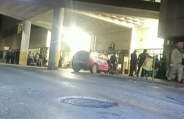 1691204932250.jpeg Gaziantep'te kavgayı ayırırken öldürüldü! Yakınları acil servisi birbirine kattı - 2