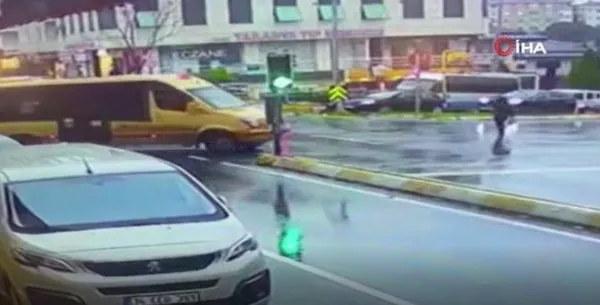 İstanbul'da yürekleri yakan kaza! Minibüs altında kalan kadının kulağı koptu - 2