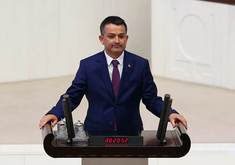 Yeni bakanlar Meclis'te yemin etti
