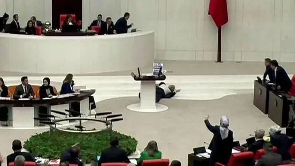 saglik-bakani-koca-tedavi-goren-saadet-partisi-kocaeli-milletvekili-bitmezi-hastanede-ziyaret-etti-1702489339860.jpeg Sağlık Bakanı Koca, tedavi gören Saadet Partisi Kocaeli Milletvekili Bitmez'i hastanede ziyaret etti - 3