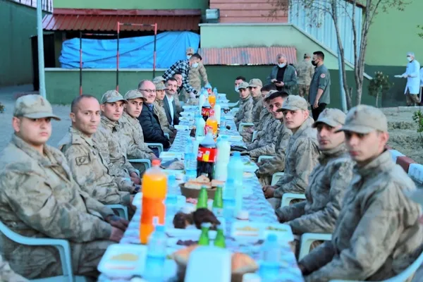 Başkan Erdoğan’dan 2 bin 200 rakımda Mehmetçiğe sürpriz - 3