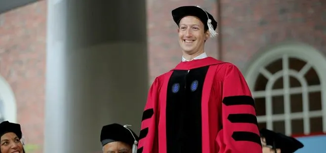 Facebook kurucusu Zuckerberg, Harvard diplomasını aldı
