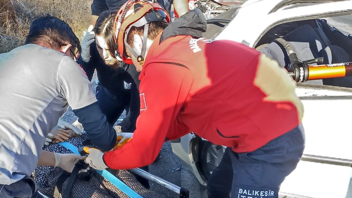 Balıkesir'de trafik kazası: 1 ölü 4 yaralı