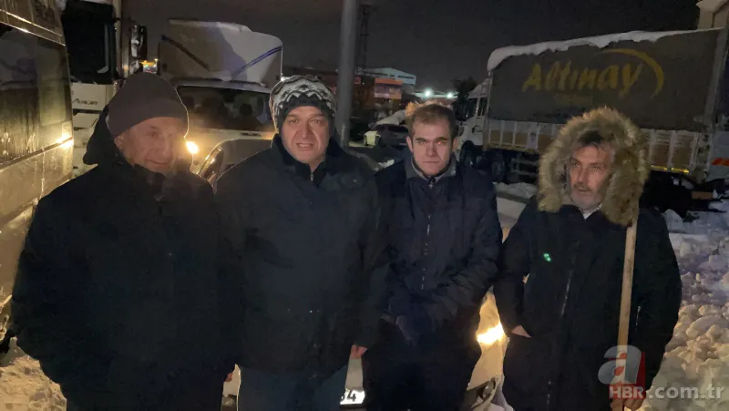 İstanbul'da sürücülerin kar çilesi sürüyor: Hadımköy'deki trafik yoğunluğu havadan görüntülendi! Kilometrelerce araç kuyruğu oluştu 25