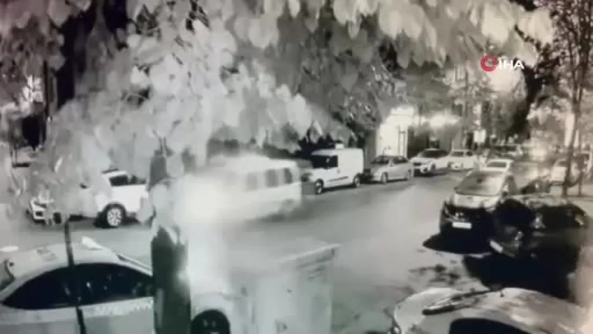 Yoldan geçen adamı vurdu: O anlar kamerada