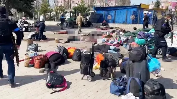 Son dakika: Rus birlikleri Kramatorsk kentinde bulunan tren istasyonunu roketlerle vurdu