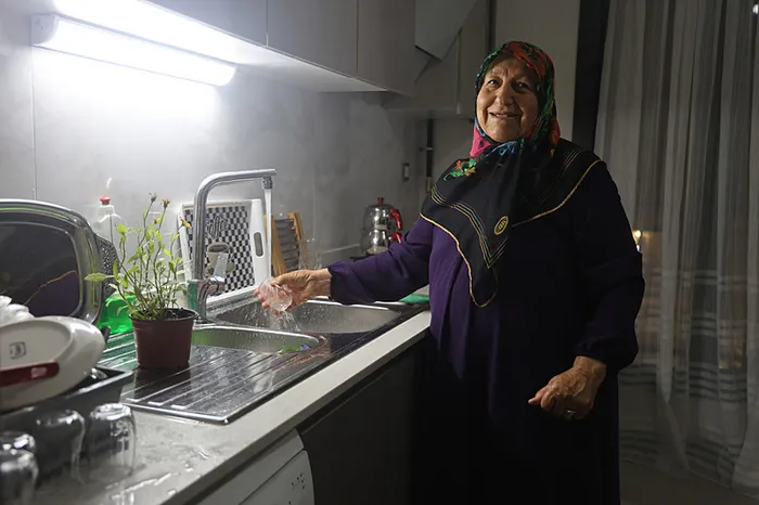 Bakan Kurum'a 9 evladının ismini tek solukta sayan depremzede baba gülümsetti - 6