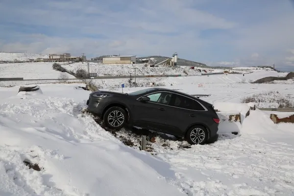 İBB'nin ihmali korkunç bir kazaya neden oldu! Donmak üzere olan turisti Tuzla Belediyesi ekipleri kurtardı - 2