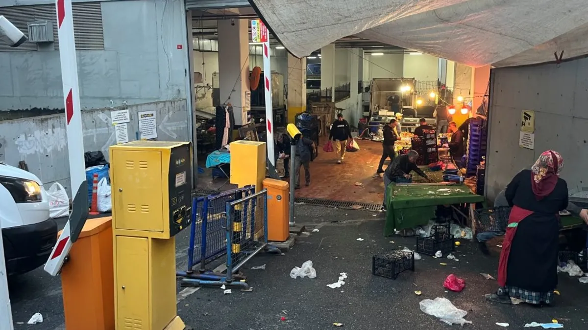 Kapalı pazar yerinin havalandırmasına biber gazı sıktı! Esnaf panikle dışarı çıktı