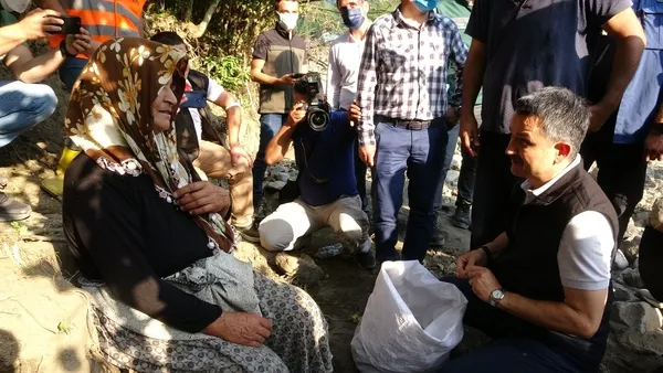 kastamonuda-selzede-bize-bir-sizden-fayda-var-onlar-hep-yalan-konusuyor-kimse-inanmasin-1629822265204.jpg Kastamonu’da selzede: "Bize bir sizden fayda var onlar hep yalan konuşuyor kimse inanmasın" - 3