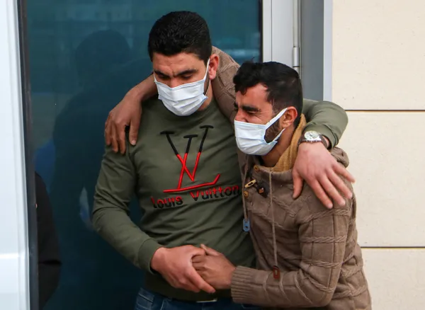 1650186771492.jpg Antalya'da yürek burkan olay! 2 yaşındaki kız çocuğu kamyonetin altında kaldı - 3