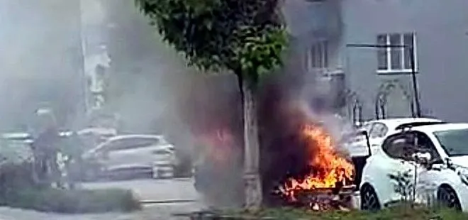 Bursa'da seyir halindeki araç alevlere teslim oldu