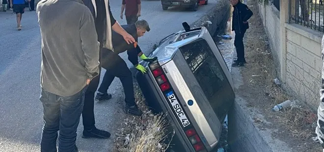 Van'da bir otomobil su kanalına düştü