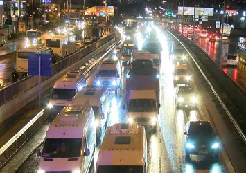 İstanbul trafiğinde akşam kabusu! Yoğunluk yüzde 87
