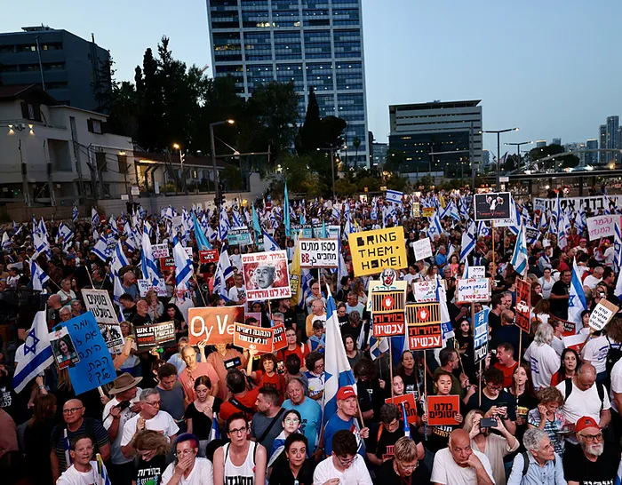 İsrail sokakları yeniden karıştı! Protestolarının göbeğinden canlı yayın | Netanyahu istifa eylemine polisten sert müdahale