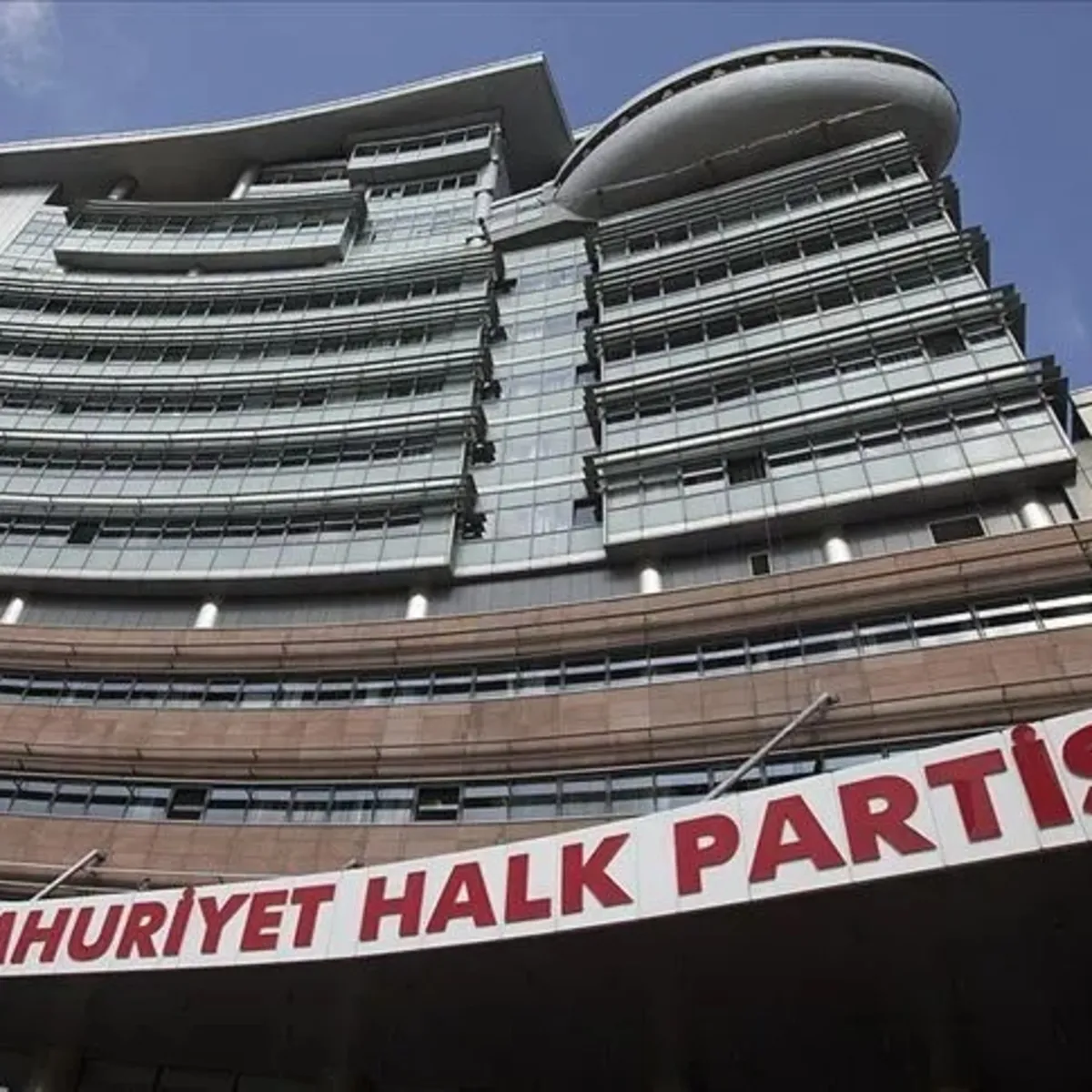 CHP İstanbul'da istifa depremi! Özgür Çelik ve 36 ilçe başkanı görevi bıraktı