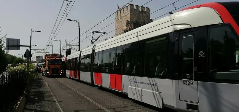 Son Dakika Istanbul Da Tramvay Seferlerinde Aksama Vatandas Isyan Etti