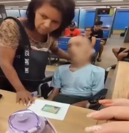 Ölü amcasını kredi için bankaya götürdü! Gerçek polisin gelmesi ile ortaya çıktı