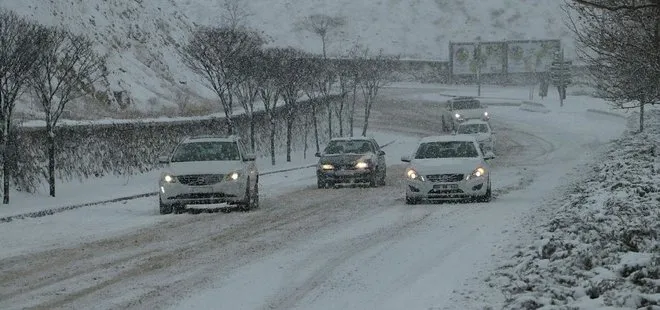 Ankara’da kar yağışı ulaşımı etkiledi! Mansur Yavaş ilk karda sınıfta kaldı!