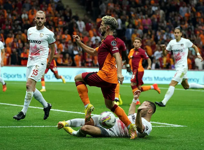 Galatasaray evinde taraftarını coşturdu! Galatasaray - Gaziantep: 2-1 (MAÇ SONUCU ÖZET)