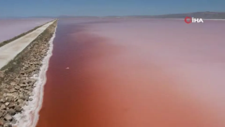 Tuz Gölü pembe renge büründü
