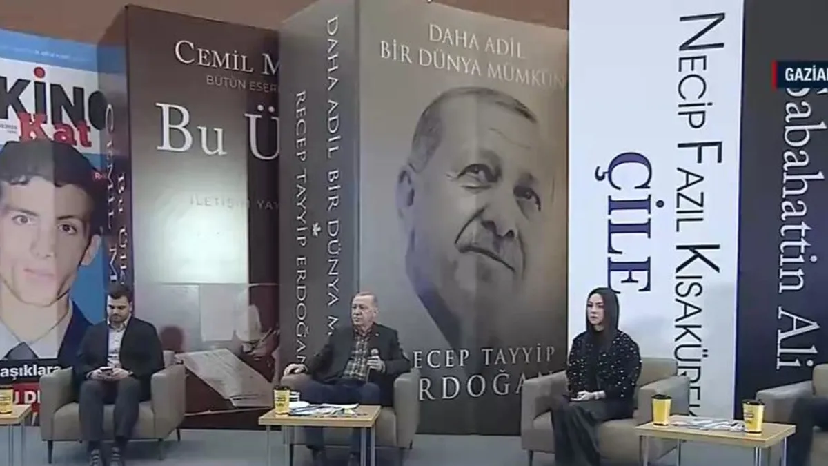 Gaziantep Gençlik Buluşması'nda renkli görüntüler! Başkan Erdoğan "Burası Muş'tur" türküsüne eşlik etti