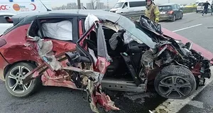 Feci kaza! Sapağı kaçırdı bariyerlere girdi