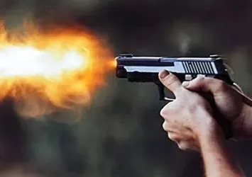 Babasının tabancası ile ağabeyini vurdu