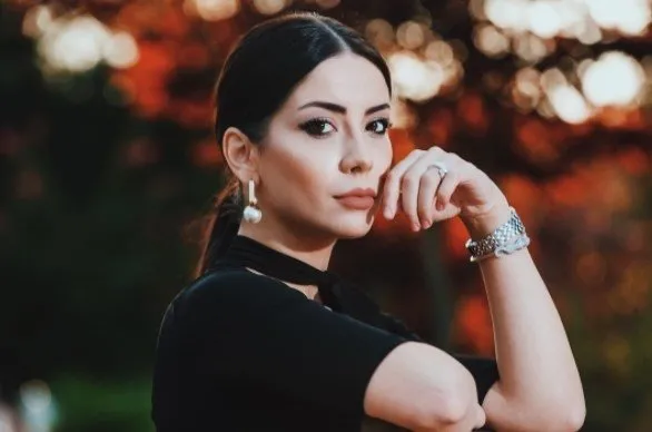 Sarkici Ebru Polat Makyajsiz Halini Paylasti Takipcileri Tanimakta Zorlandi