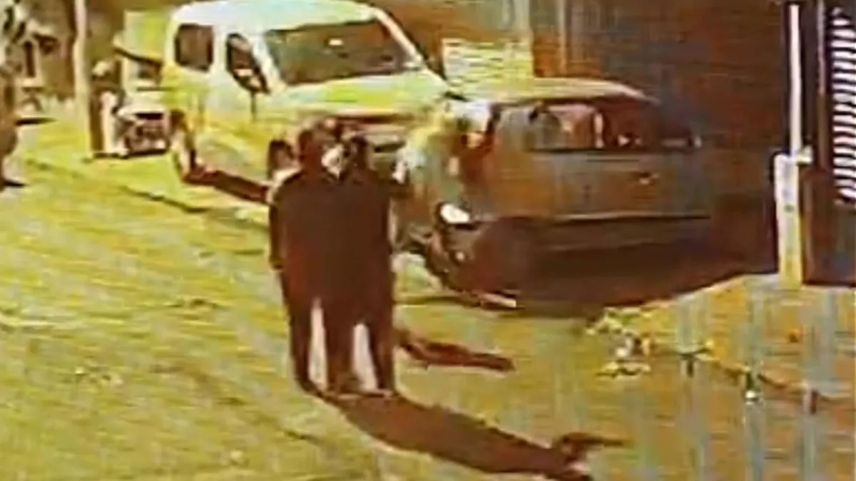 Kağıthane'de kavgada tek yumrukla aracın camını patlattı