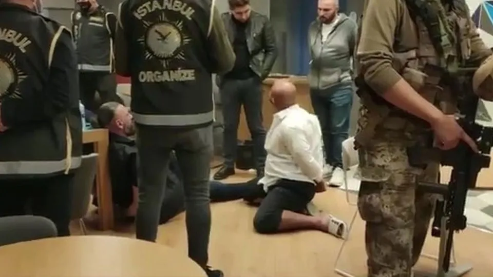 Türk polisinden "Lions-Cartel" adlı suç örgütüne operasyon! Örgüt lideri Sanger Ahmadi sınır dışı edildi