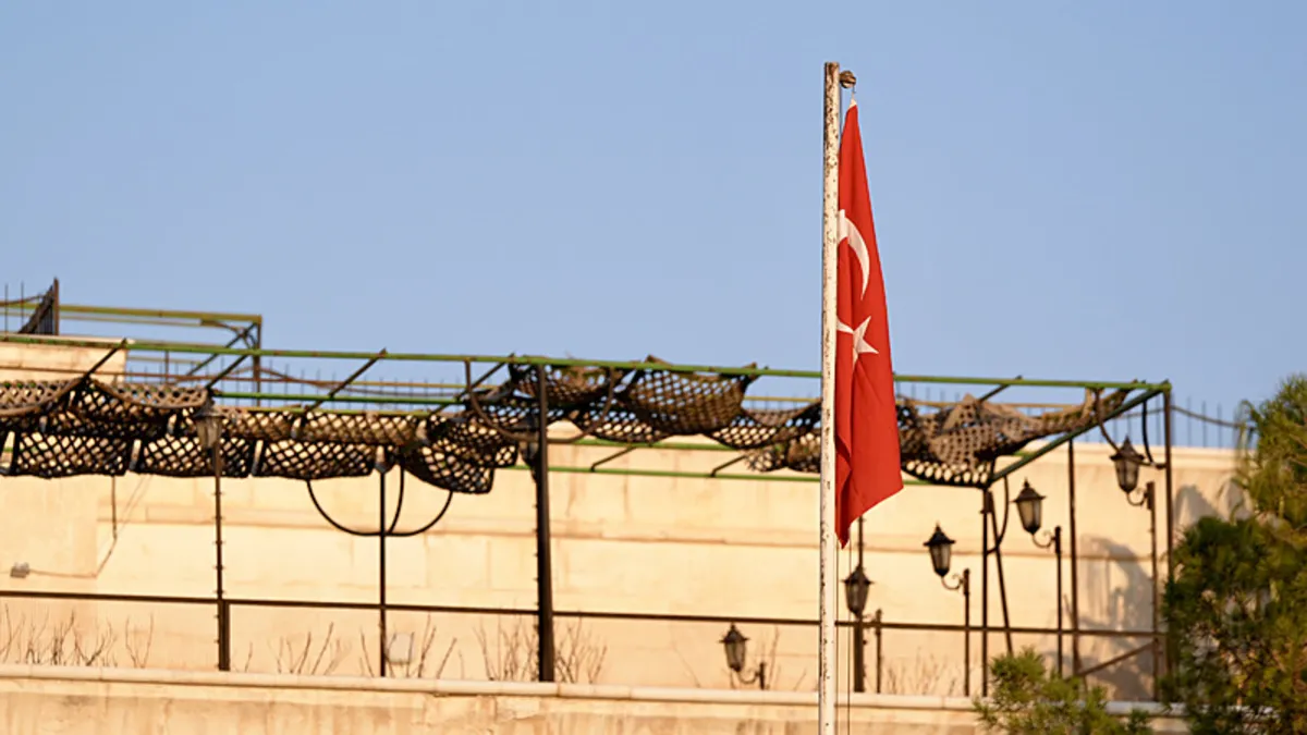 Şam'da 12 yıl sonra tarihi an! Türk bayrağı yeniden dalgalanıyor