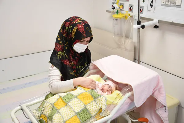 1610101035746.jpg 520 gramdan 410'a düşmüştü! Nisa bebek tam 142 gün sonra taburcu edildi - 3