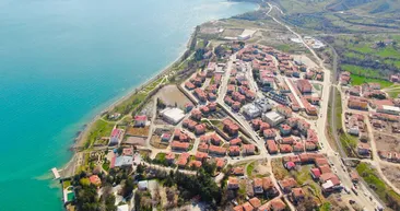 Depremde yıkıldı TOKİ ile hayat buldu! Göl manzarasıyla dikkat çekti: Evlerimiz cennet