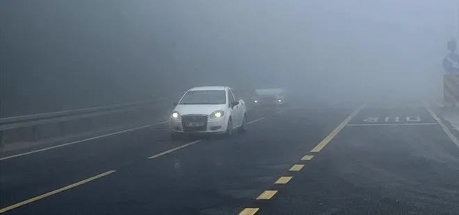 Bolu Dağı’nda etkili olan sis görüş mesafesini düşürdü