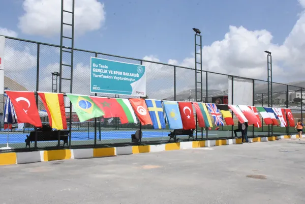 uluslararasi-cudi-cup-tenis-turnuvasinda-finaller-oynandi-zorlu-mucadelenin-sampiyonlari-belli-oldu-1653225004362.jpg Uluslararası Cudi Cup Tenis Turnuvası'nda finaller oynandı: Zorlu mücadelenin şampiyonları belli oldu! - 1