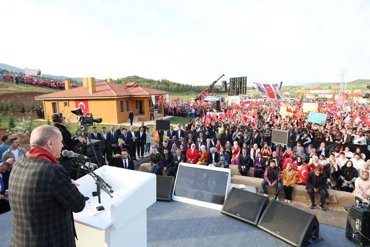 Başkan Erdoğan Gaziantep'te köy evinde vatandaşlarla bir araya geldi