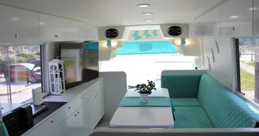 Yolcu otobüsünü karavana çevirdi! Türkiye’de bir ilke imza attı