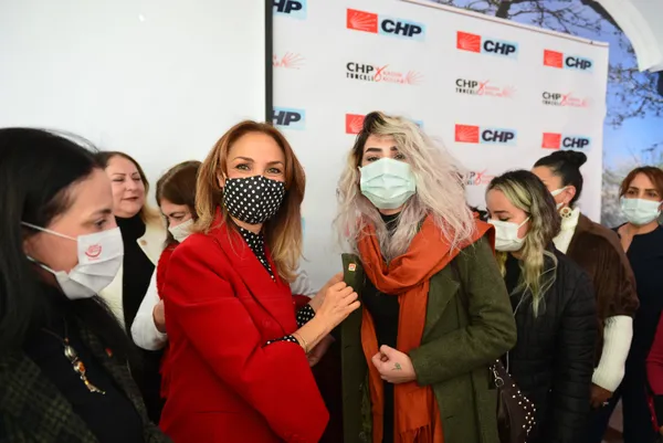 1609391753645.jpg Aylin Nazlıaka'dan skandal açıklama! CHP’nin kadınları tacize sessiz kaldı - 3