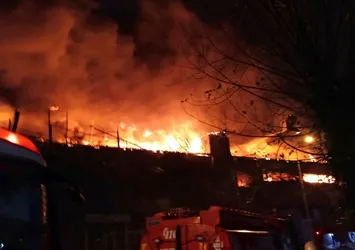 İstanbul Zeytinburnu'da fabrika yangını